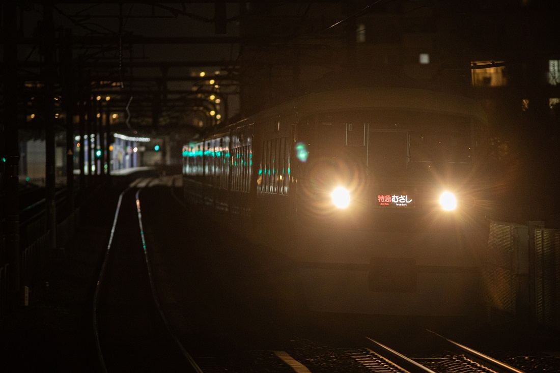 西武10000系「むさし46号」:夜の中村橋駅