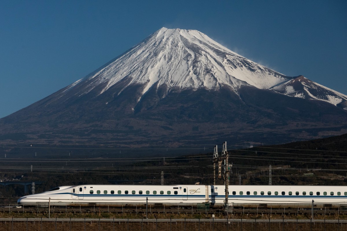 N700S系東海道新幹線 : 田子の浦富士山バック